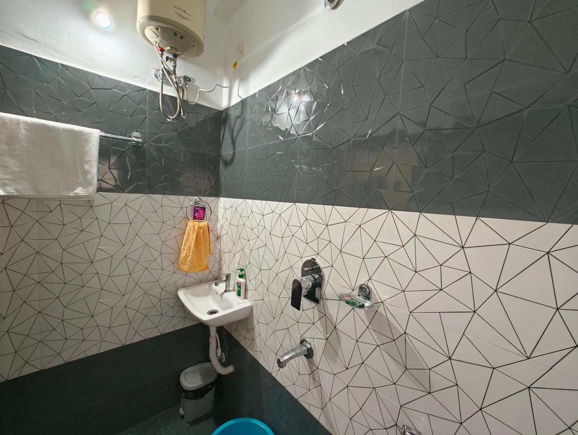 Anjali Homestay - 10 Mins From Airport Siliguri Buitenkant foto